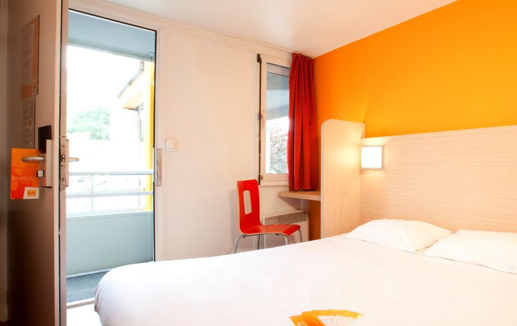 Premiere Classe Valenciennes Ouest Petite Foret Luaran gambar