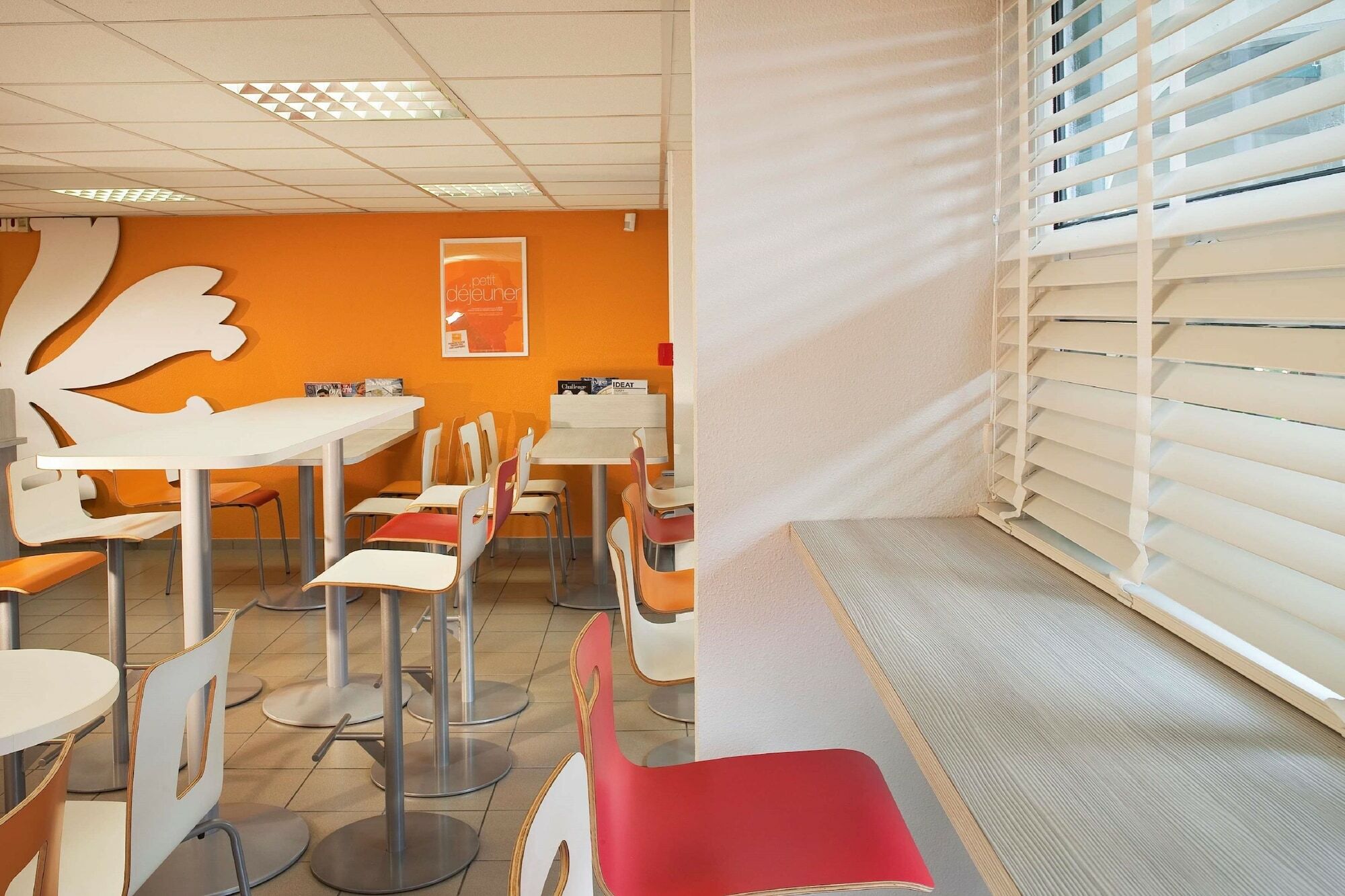 Premiere Classe Valenciennes Ouest Petite Foret Luaran gambar